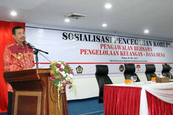 Gubenur Sumut Tengku Erry Nuradi dalam acara Sosialisasi Pencegahan Korupsi Pengawalan Bersama Pengelolaan Keuangan Dana Desa di Aula Martabe, kantor Gubernur Sumut, Jl Diponegoro Medan, Kamis (26/5). PotretBisnis/ist