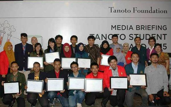 Matsani dan R Oktario berfoto bersama. PotretBisnis/ist