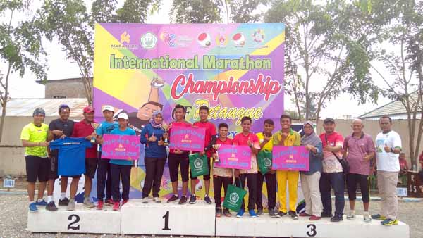 Tim Sekolah Tinggi Olahraga Kesehatan (STOK) Bina Guna Medan tasbihkan diri sebagai juara diajang International Marathon Championship of Petanque di Medan, Minggu (6/5/1018).