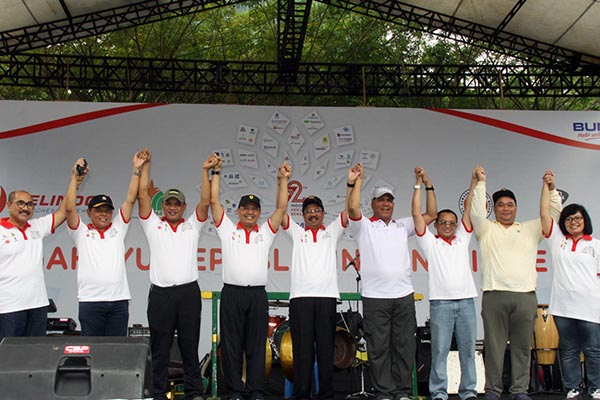 Gubernur Sumatera Utara Tengku Erry Nuradi (tengah) bersama Kapolda Sumatera Utara dan Walikota Medan Dzulmi Eldin.