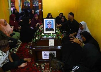 Isak Tangis Warnai Pemakaman Korban Lion Air Di Medan