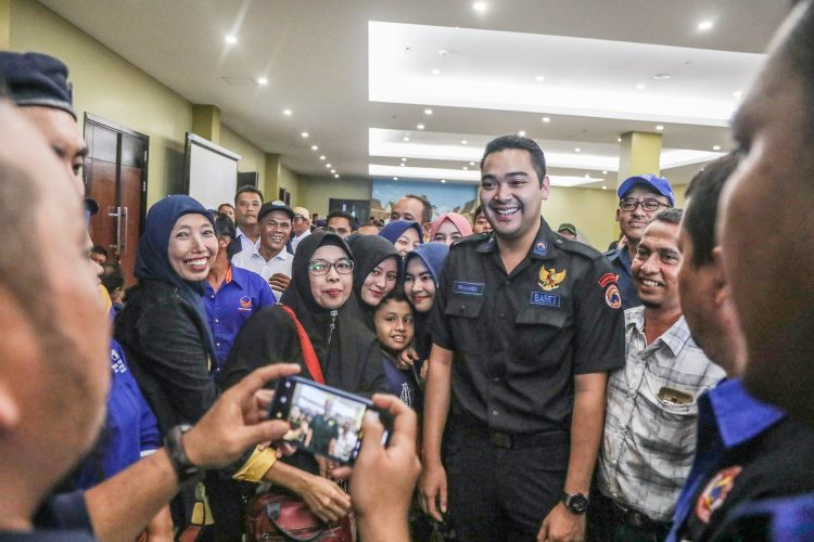 Hadiri Pelantikan DPD Nasdem Deliserdang, Prananda Jadi Rebutan Warga Berswafoto