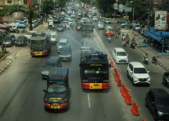 Di Medan, Polisi Semprot Disinfektan Pakai Water Canon
