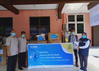 PGN Serahkan Bantuan APD ke RSUP H Adam Malik