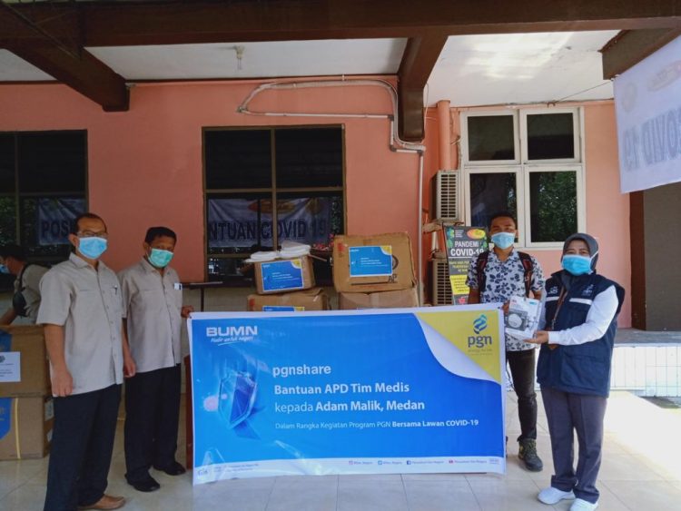PGN Serahkan Bantuan APD ke RSUP H Adam Malik