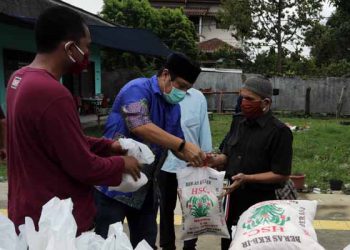 XL Axiata dan PFI Bagikan Sembako Untuk Penyandang Disabilitas