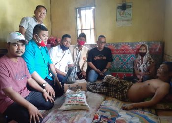 Forum Pemuda Peduli Asahan Bantu Warga Lumpuh di Kisaran