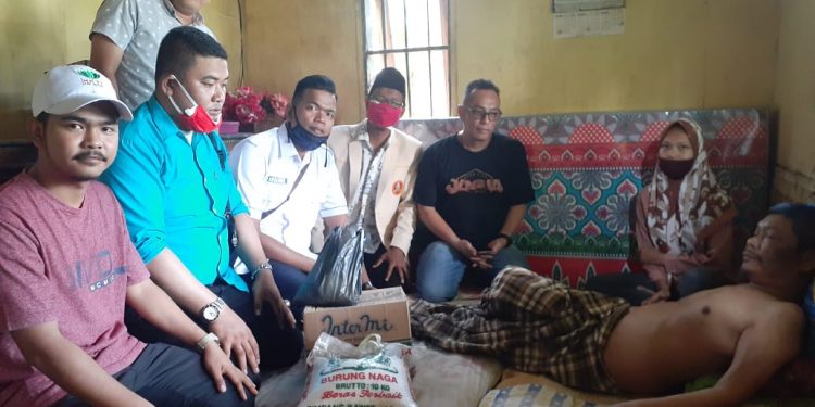 Forum Pemuda Peduli Asahan Bantu Warga Lumpuh di Kisaran