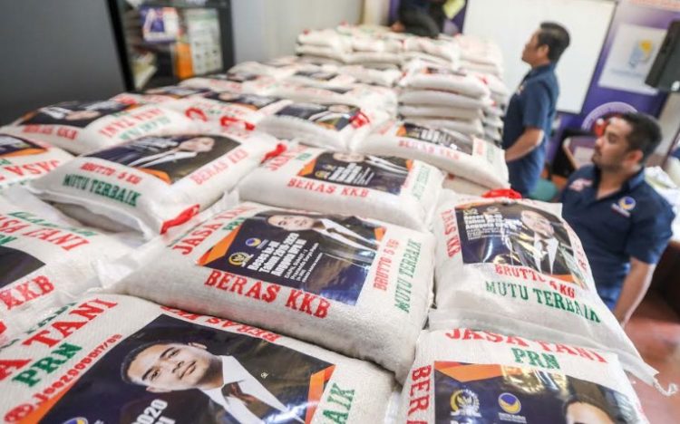 Prananda Paloh Salurkan 20 Ton Beras Bagi Warga Terdampak Covid 19