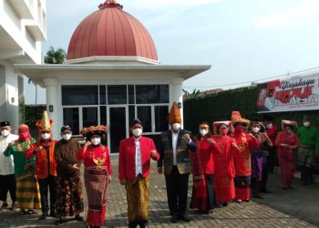 PDIP Sumut Gelar Upacara HUT Kemerdekaan Dengan Parade Pakaian Adat