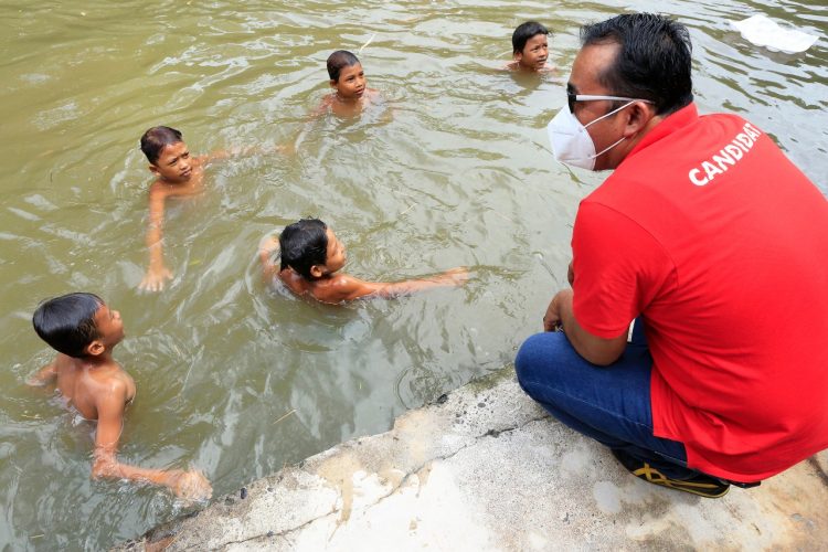 Blusukan ke Bantaran Sungai Deli, Aulia Rachman Terkenang Masa Kecilnya