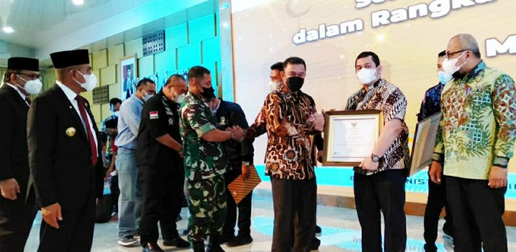 TPL Terima Penghargaan Bidang Keselamatan Kerja Dari Gubsu