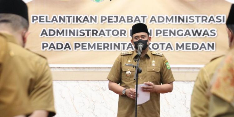 Lantik 33 Pejabat Bidang Kesehatan, Bobby Nasution Tekankan Peningkatan Kualitas Pelayanan
