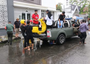 Gerak Cepat Kecamatan Medan Selayang Membantu Masyarakat Yang Terjebak Banjir