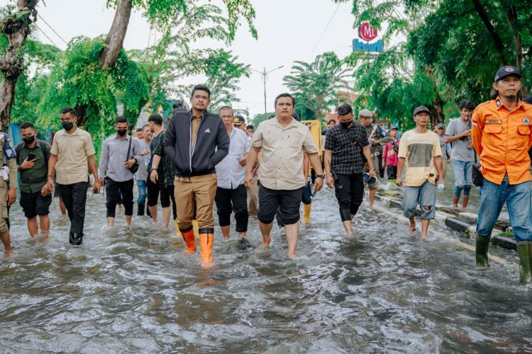 Tinjau Lokasi Banjir Luapan Sungai Sei Sikambing & Selayang, Bobby Nasution: Cari Akar Masalah & Segera Atasi!