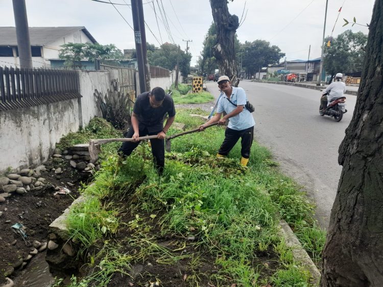 Kecamatan Medan Labuhan Normalisasi Drainase di Kelurahan Besar