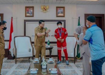 Bangga Anak Medan Bawa Timnas U-16 Juara Piala AFF, Bobby Nasution Berangkatkan Crespo & Orang Tua Haji