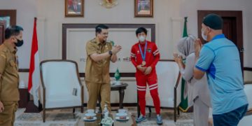 Bangga Anak Medan Bawa Timnas U-16 Juara Piala AFF, Bobby Nasution Berangkatkan Crespo & Orang Tua Haji