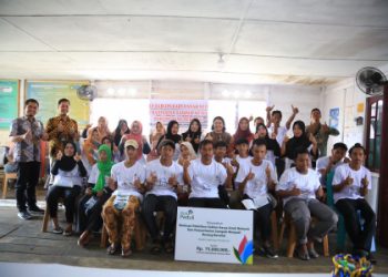 Tingkatkan Kreatifitas Masyarakat dan Atasi Masalah Sampah di Kampung Nelayan Seberang Melalui PLN Peduli