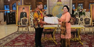 Tokoh Pemuda Sumatera Utara Ricky Syahputra Joyodipuro Terima Gelar Bangsawan dari Keraton Surakarta