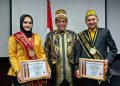 Sultan Paser Berikan Penghargaan Kekerabatan kepada Tokoh Muda Bangsa