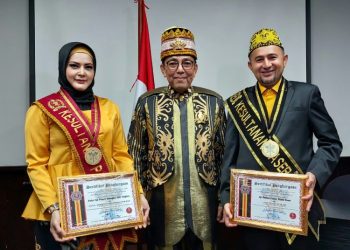 Sultan Paser Berikan Penghargaan Kekerabatan kepada Tokoh Muda Bangsa