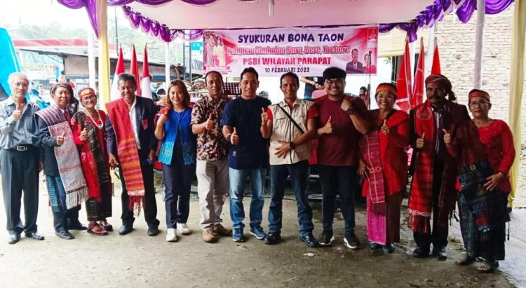 Pesta Bona Taon PSBI di Parapat, Kapolres Simalungun dan Manager TPL Diberi Kain Ulos