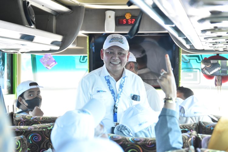 PT Pelindo Multi Terminal Berangkatkan 500 Pemudik Pulang ke Kampung Halaman Via Transportasi Darat dan Laut