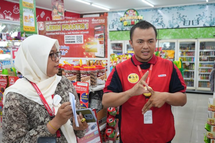Job Fair Mini Pemko Medan, Roy Zega Penyandang Disabilitas Bersyukur Bisa Bekerja Di Alfamidi