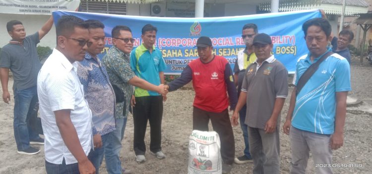 PT BOSS Serahkan Bantuan Pupuk Kepada 6 Desa di Serdang Bedagai