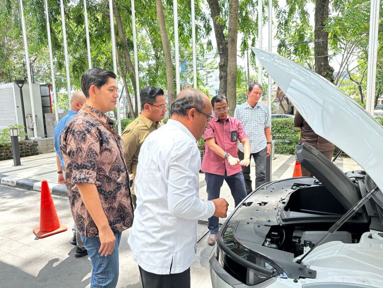 Gelorakan Kendaraan Ramah Lingkungan, PLN Kenalkan Mobil Listrik Ke Stakeholder