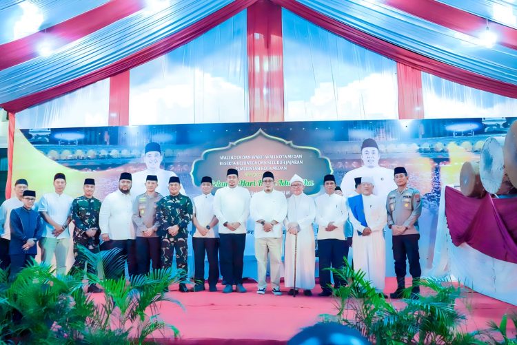 Bobby Nasution Tabuh Bedug Takbiran Iduladha Bersama Wakil Wali Kota, Forkopimda, dan Ulama
