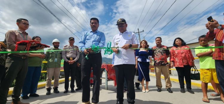 TPL Serahkan Hasil TJSL Pembangunan Jembatan Aek Mandosi