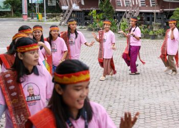 Terinspirasi Sosok Ganjar, Sukarelawan Srikandi Sumut Gelar Jelajah Sejarah Sigale-Gale
