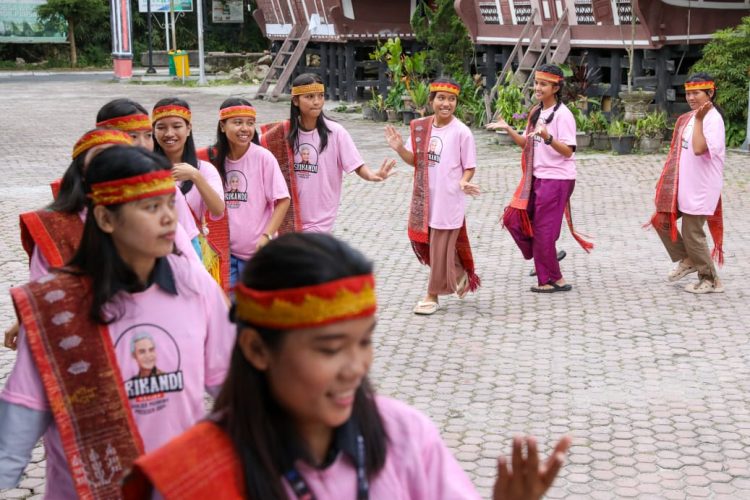 Terinspirasi Sosok Ganjar, Sukarelawan Srikandi Sumut Gelar Jelajah Sejarah Sigale-Gale