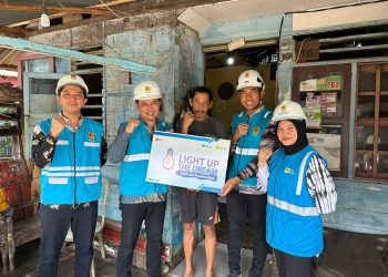 41 Keluarga Kurang Mampu Dapat Kado Sambungan Listrik Gratis Melalui Program _Light Up The Dream_ Pada HUT RI Ke–78