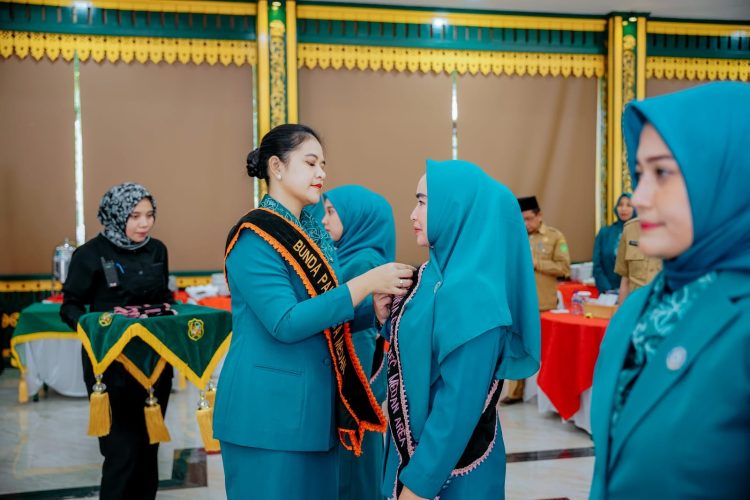 Kahiyang Ayu Lantik Ketua TP PKK & Bunda PAUD Kecamatan