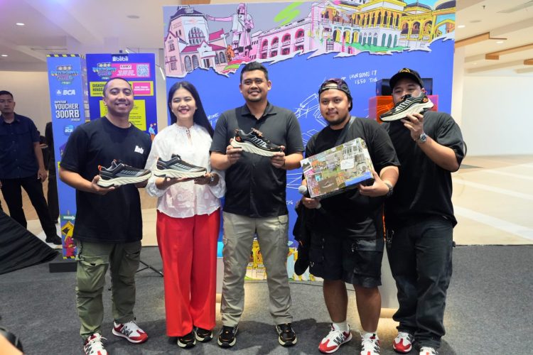 Wali Kota Medan Kolaborasikan Heritage Dengan Sepatu Sneakers