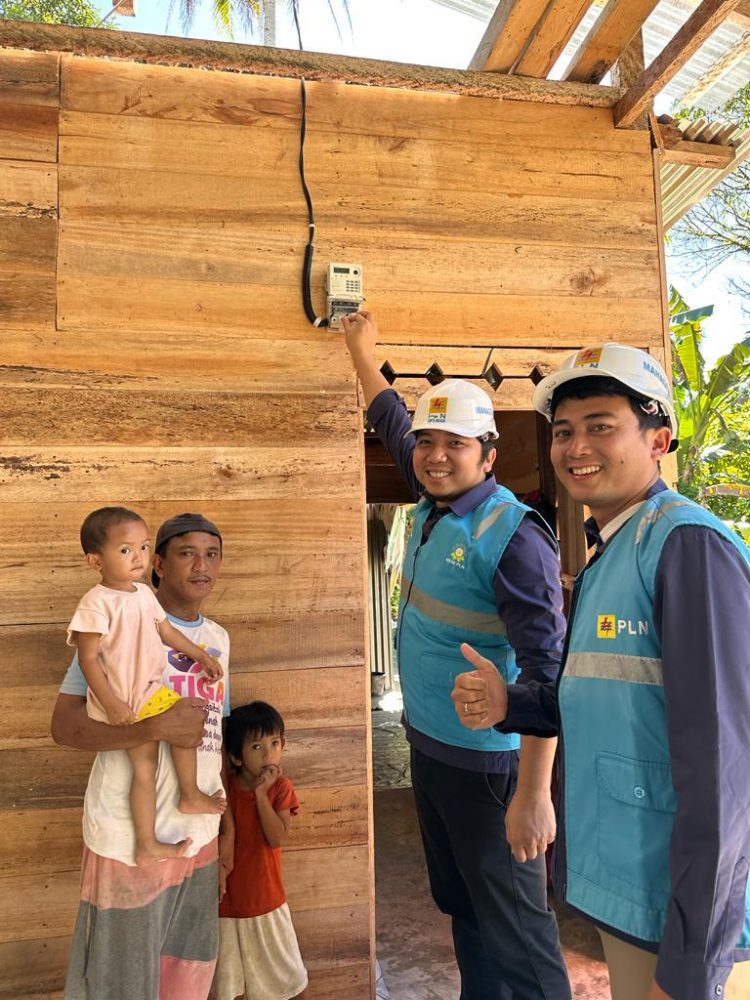 Lakukan Uji Petik Penggunaan Dana Penyertaan Modal Negara, Kementerian BUMN dan PLN Tinjau Lokasi Listrik Desa di Kepulauan Nias