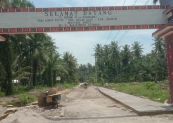 Pengusaha Asal Asahan Habiskan Rp 2 Miliar Untuk Cor Jalan Rusak di Lubuk Palas