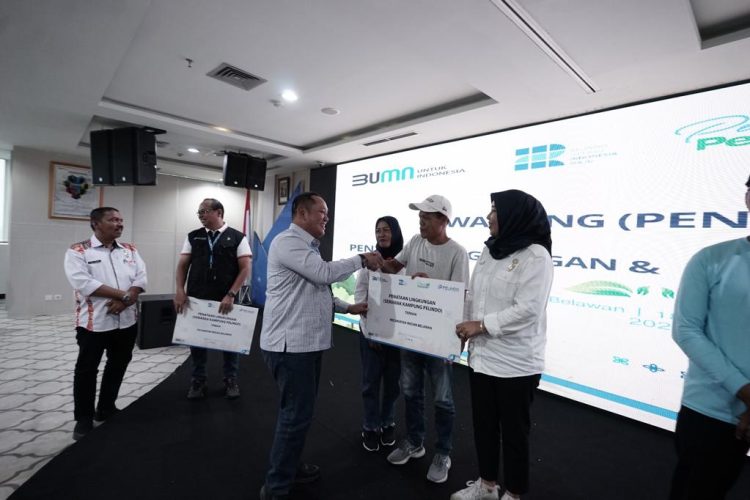 Peduli Lingkungan, Pelindo Group Bina Kampung dan Gelar Lomba Pentas Seni Daur Ulang di Belawan