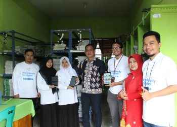 PLN Peduli Serahkan Bantuan Perpustakaan Digital ke MAN Gunungsitoli