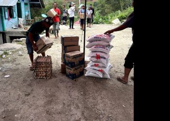 Korban Banjir Samosir Terima Bantuan Kemanusiaan dari Srikandi Ganjar