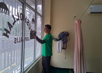 Kepedulian Ijeck di Hari Pers Nasional, Yayasan Haji Anif Bersihkan Musala Jurnalis Medan