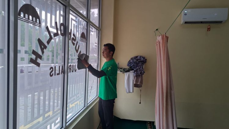 Kepedulian Ijeck di Hari Pers Nasional, Yayasan Haji Anif Bersihkan Musala Jurnalis Medan