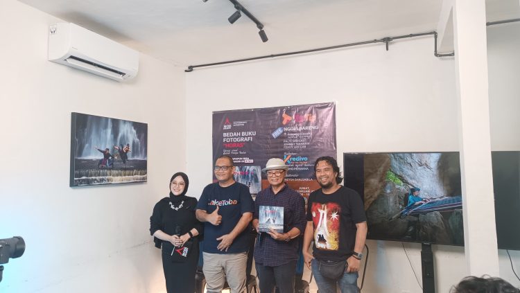 Buku Fotografi “HORAS” Sampaikan Literasi Melalui Visual