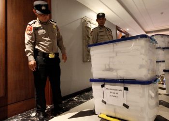 Kepolisian Menjaga Rapat Pleno
