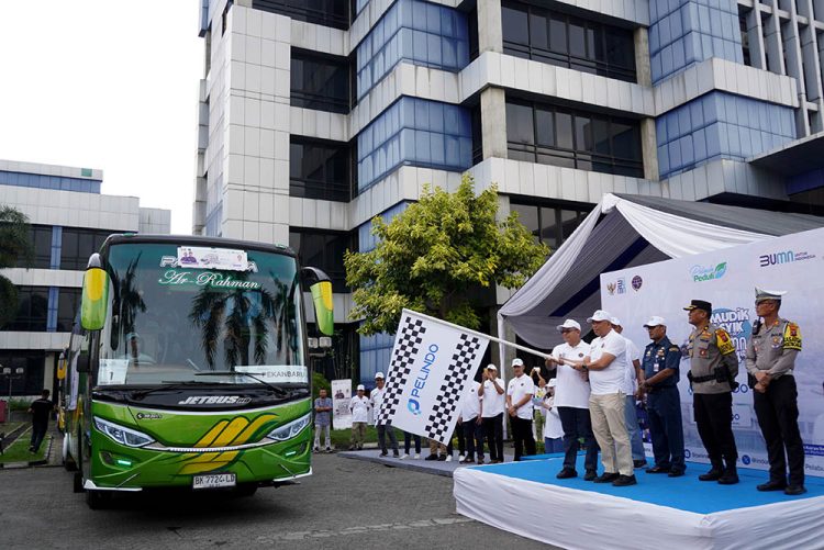 Pelindo Multi Terminal Berangkatkan 400 Pemudik Rayakan Idul Fitri 1455 H