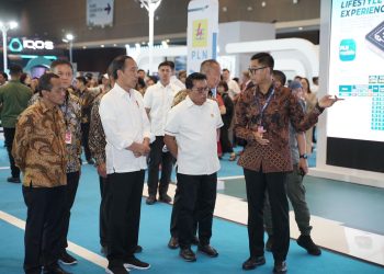 Dikunjungi Presiden Jokowi, Dirut PLN Paparkan Kesiapan Ekosistem Kendaraan Listrik di Booth PLN di PEVS 2024