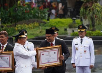 Bobby Nasution Raih Anugerah Tanda Kehormatan Satyalancana Karya Bhakti Praja Nugraha Atas Kinerja Tinggi dan Inovatif